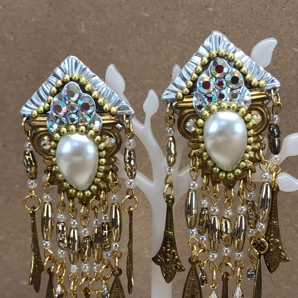 Jack Smile Chandelier Brass Faux Cabochon Rhinestones Crystal Tassel Earrings. - Picture 2 of 11